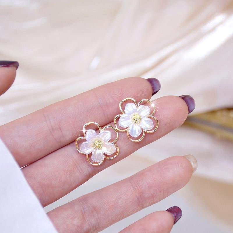 14K Gold Flower Earrings - Beautiful Earth Boutique