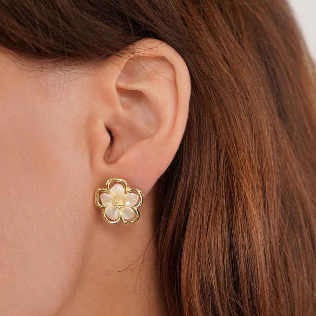 14K Gold Flower Earrings - Beautiful Earth Boutique