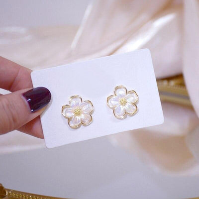 14K Gold Flower Earrings - Beautiful Earth Boutique