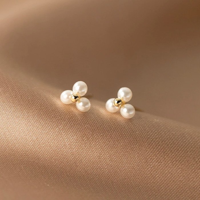 Classic Pearl Stud Earrings - Beautiful Earth Boutique